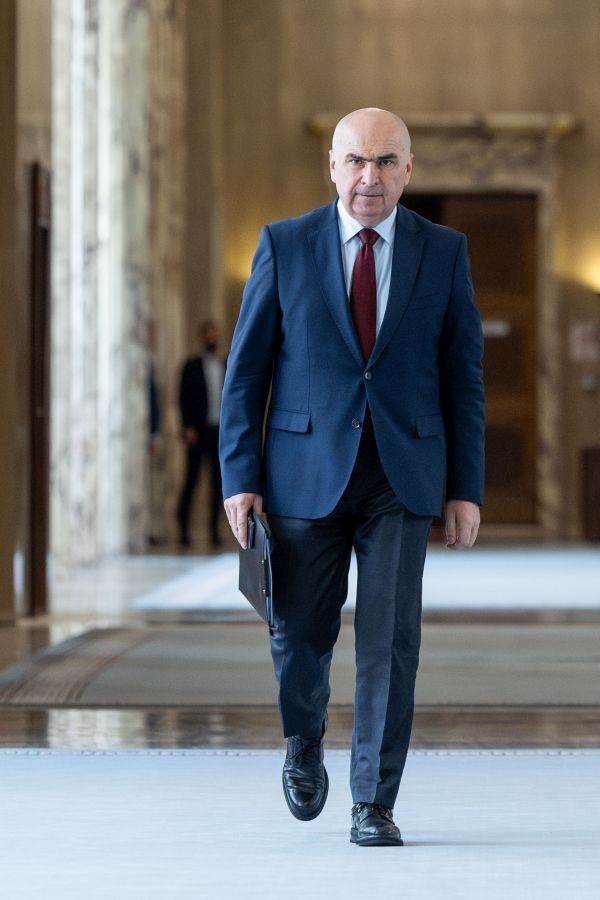 Economia sub presiune: Guvernul Bolojan propune cele mai mari creşteri de taxe din ultimul deceniu Economia sub presiune: Guvernul Bolojan propune cele mai mari creşteri de taxe din ultimul deceniu
